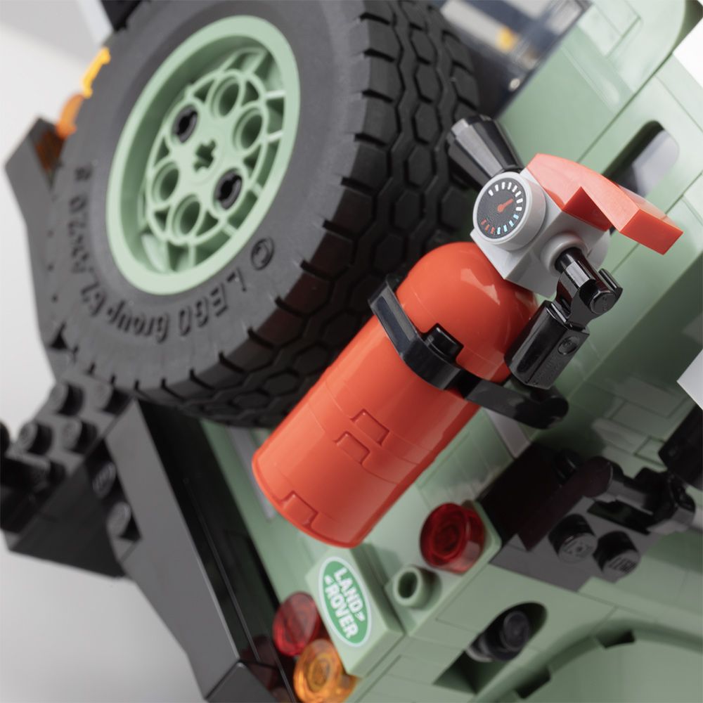 Конструктор LEGO® LAND ROVER CLASSIC DEFENDER 90 (38970)
