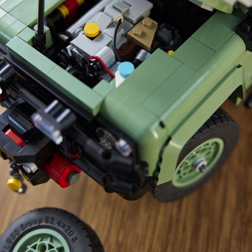 Конструктор LEGO® LAND ROVER CLASSIC DEFENDER 90 (38970)