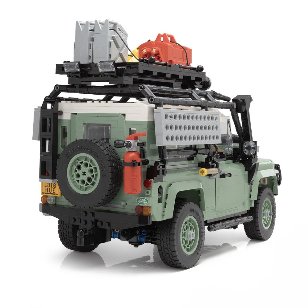 Конструктор LEGO® LAND ROVER CLASSIC DEFENDER 90 (38970)