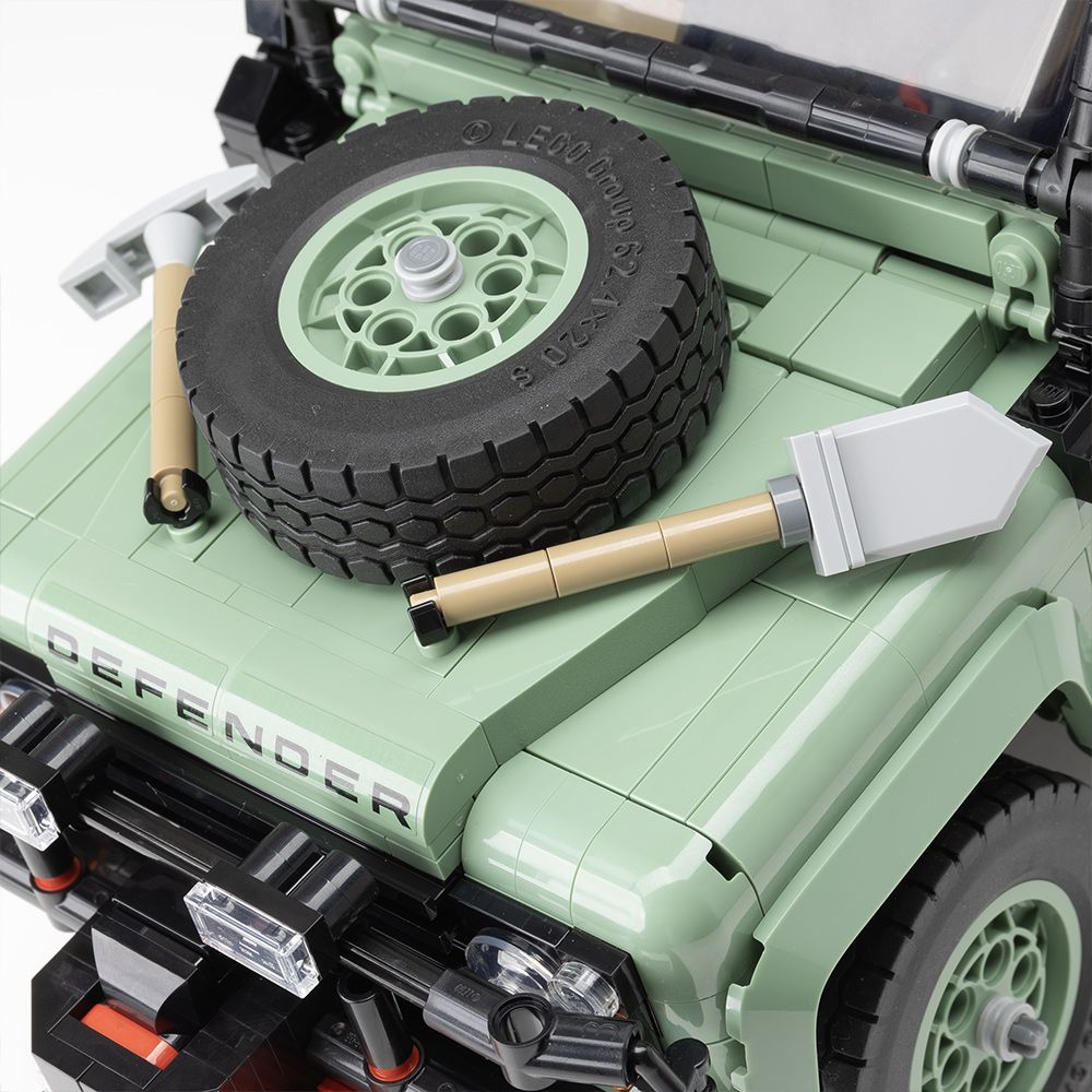 Конструктор LEGO® LAND ROVER CLASSIC DEFENDER 90 (38970)
