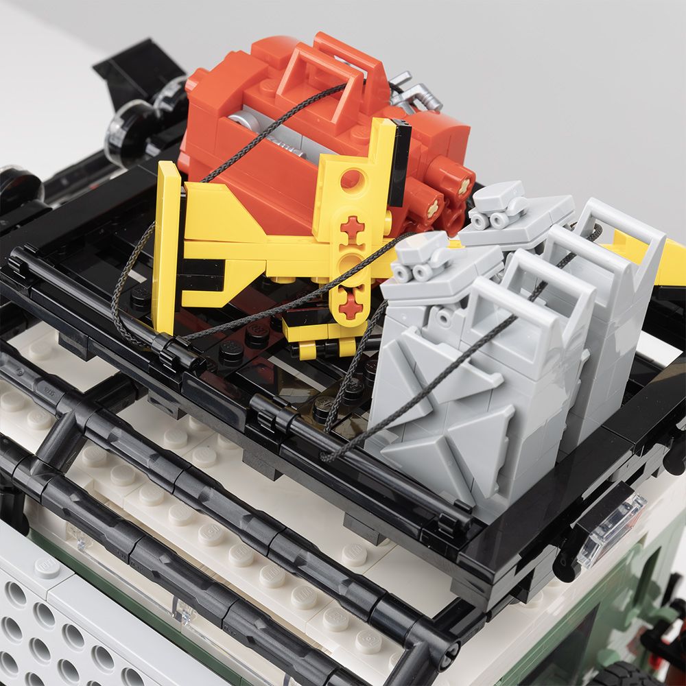 Конструктор LEGO® LAND ROVER CLASSIC DEFENDER 90 (38970)