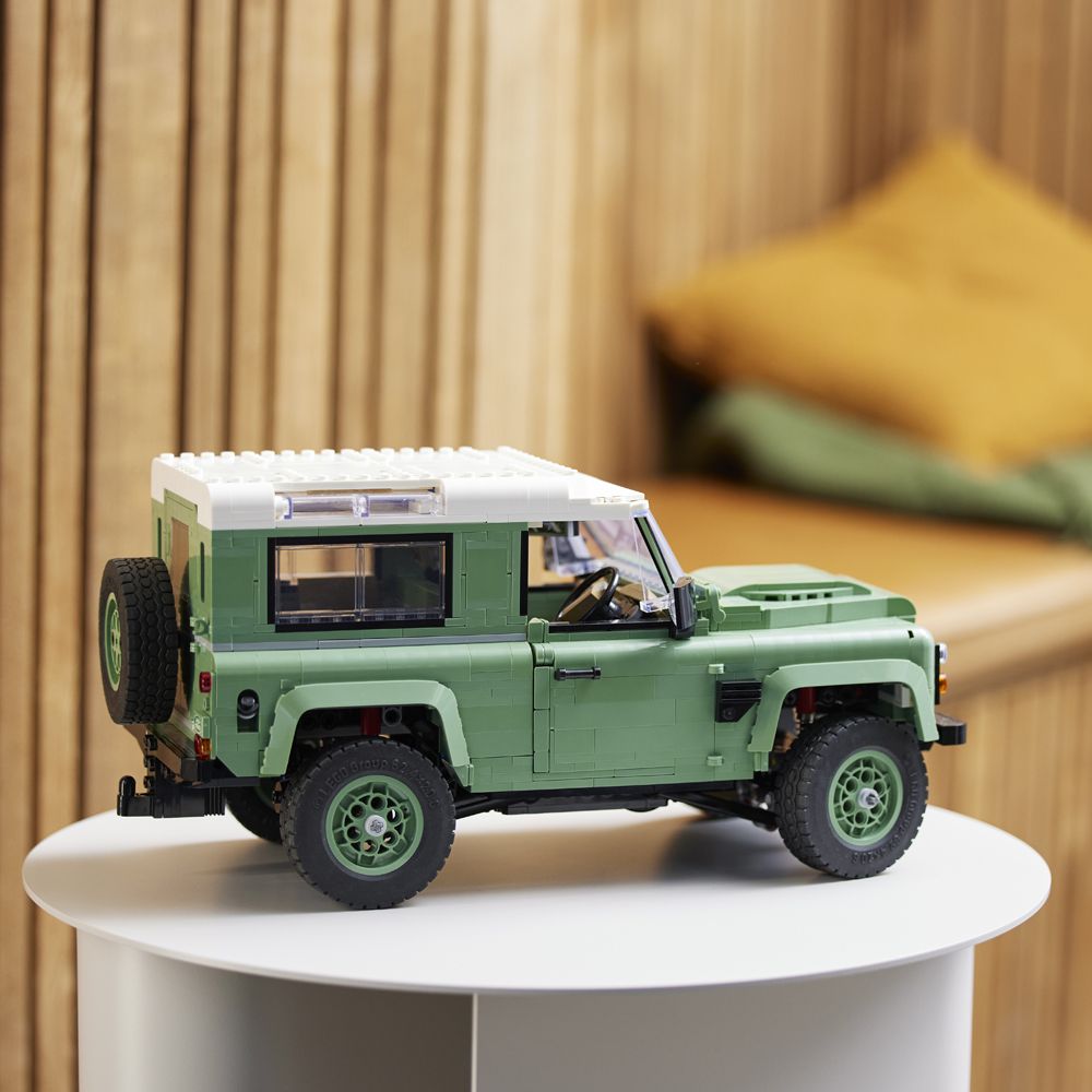 Конструктор LEGO® LAND ROVER CLASSIC DEFENDER 90 (38970)