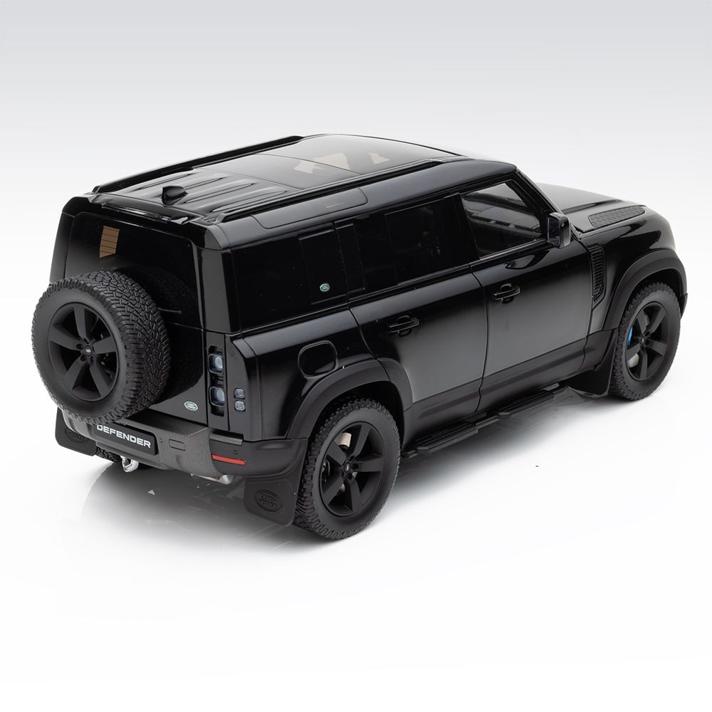 Модель автомобіля Land Rover Defender 110 V8, масштаб 1:18, колір Santorini Black (38980)