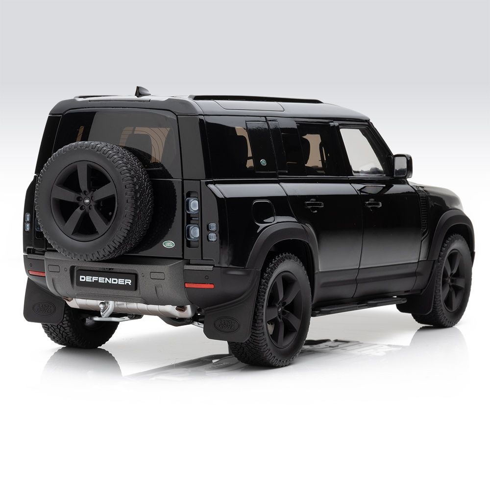 Модель автомобіля Land Rover Defender 110 V8, масштаб 1:18, колір Santorini Black (38980)