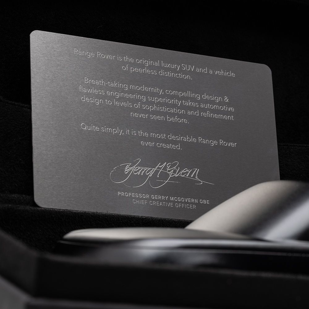 Скульптурна модель автомобіля Range Rover, анодований алюміній, колір Santorini Black (38950)