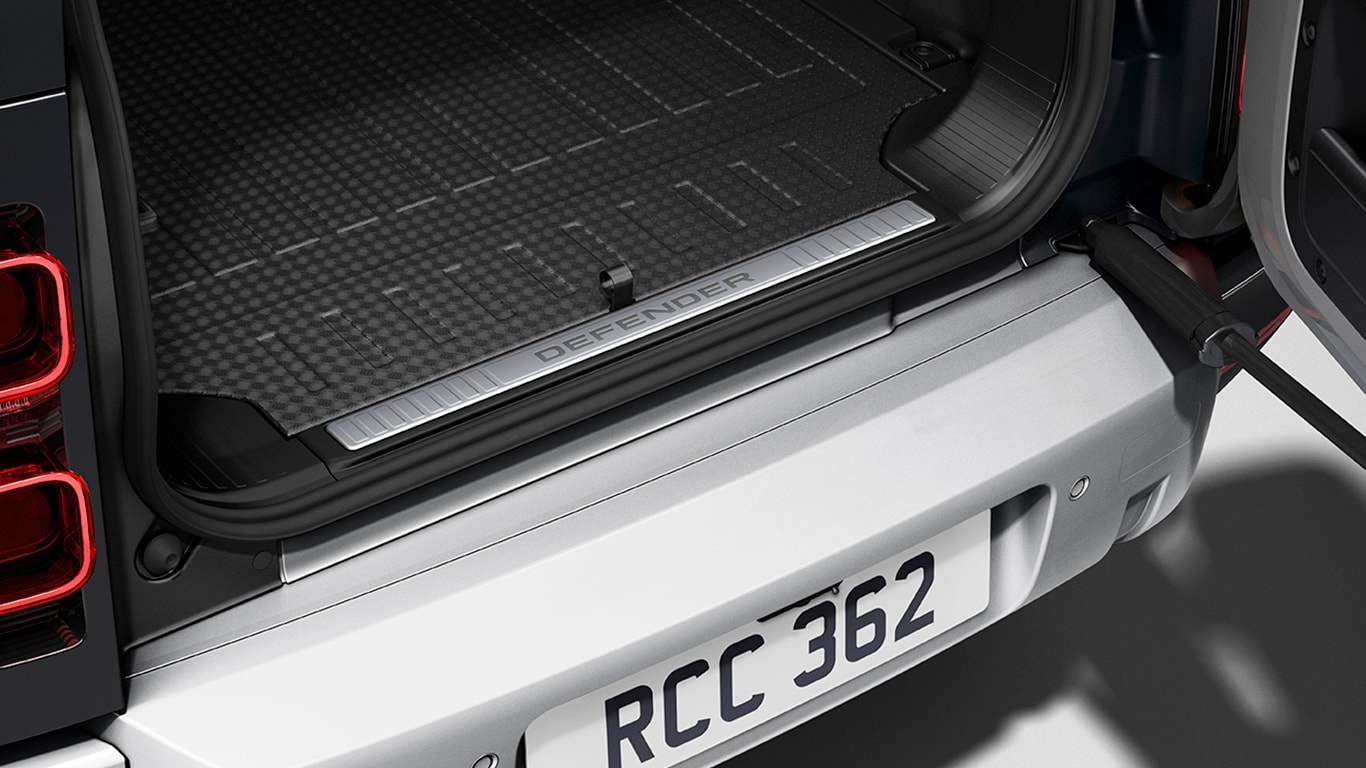 Накладка захисна на поріг дверцят багажного відділення темного кольору Defender L663 (35424)