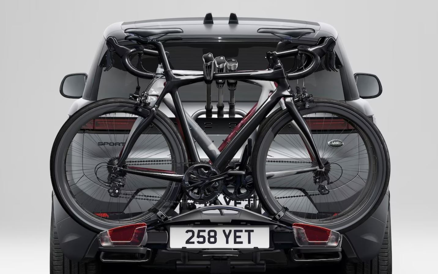 Кріплення для перевезення 3-х велосипедів, яке встановлюється на буксирувальний пристрій (35856)