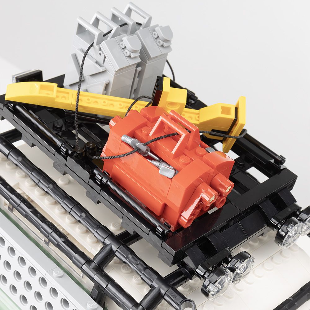 Конструктор LEGO® LAND ROVER CLASSIC DEFENDER 90 (38970)