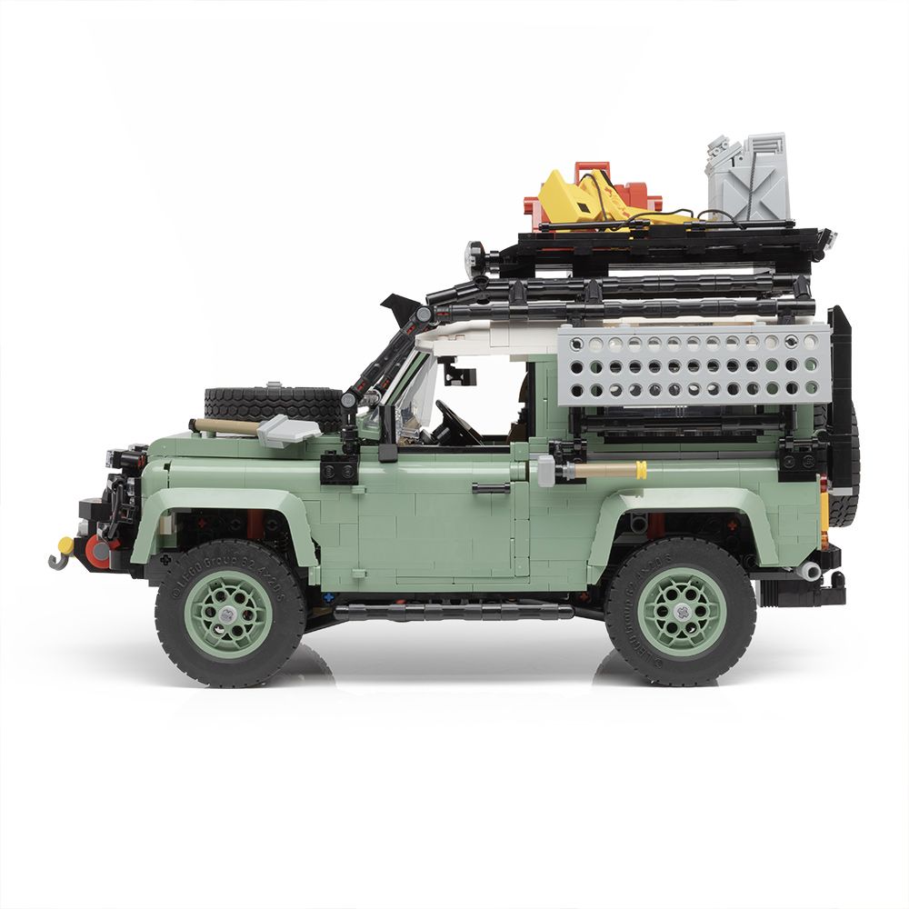 Конструктор LEGO® LAND ROVER CLASSIC DEFENDER 90 (38970)