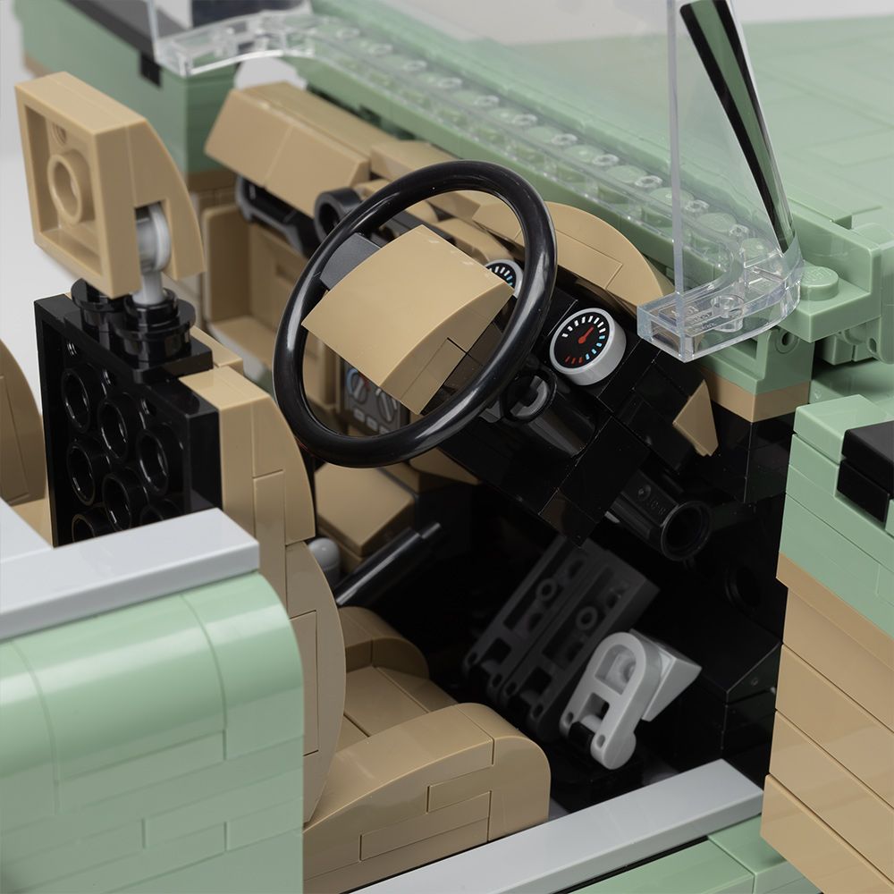 Конструктор LEGO® LAND ROVER CLASSIC DEFENDER 90 (38970)