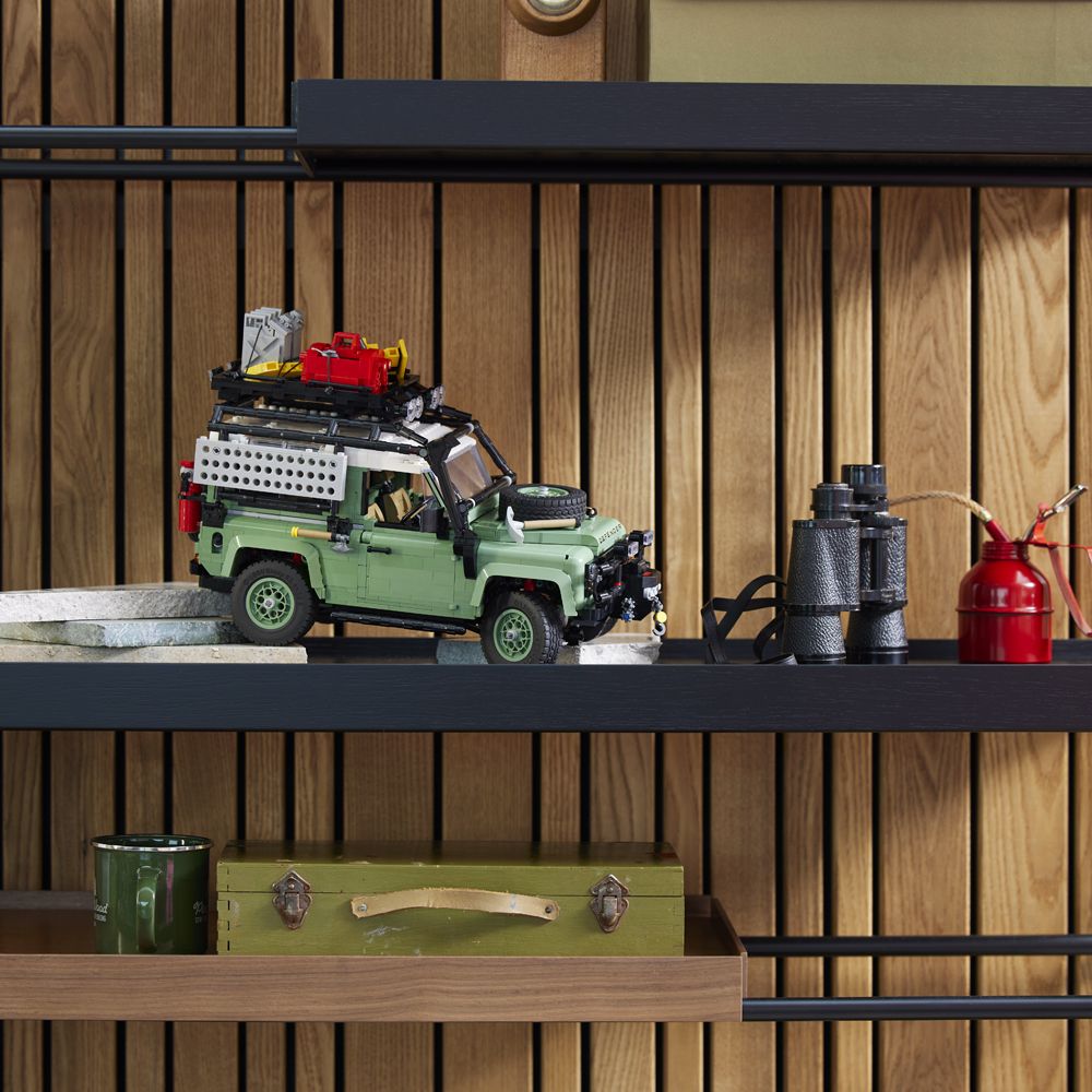 Конструктор LEGO® LAND ROVER CLASSIC DEFENDER 90 (38970)