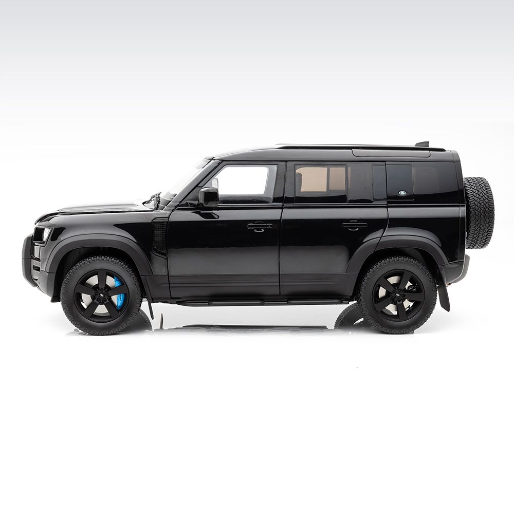 Модель автомобіля Land Rover Defender 110 V8, масштаб 1:18, колір Santorini Black (38980)