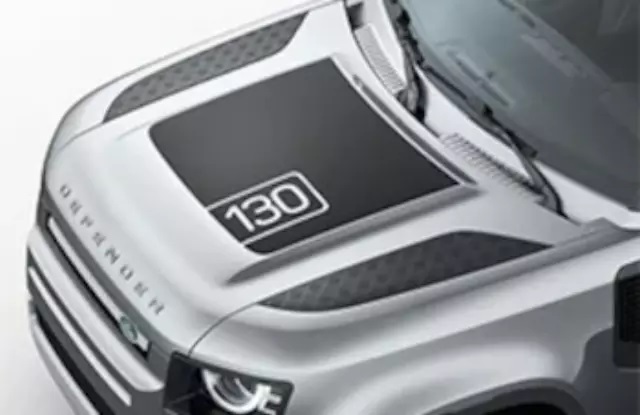 Наклейка на капот чорна, матова Defender L663 (36014)