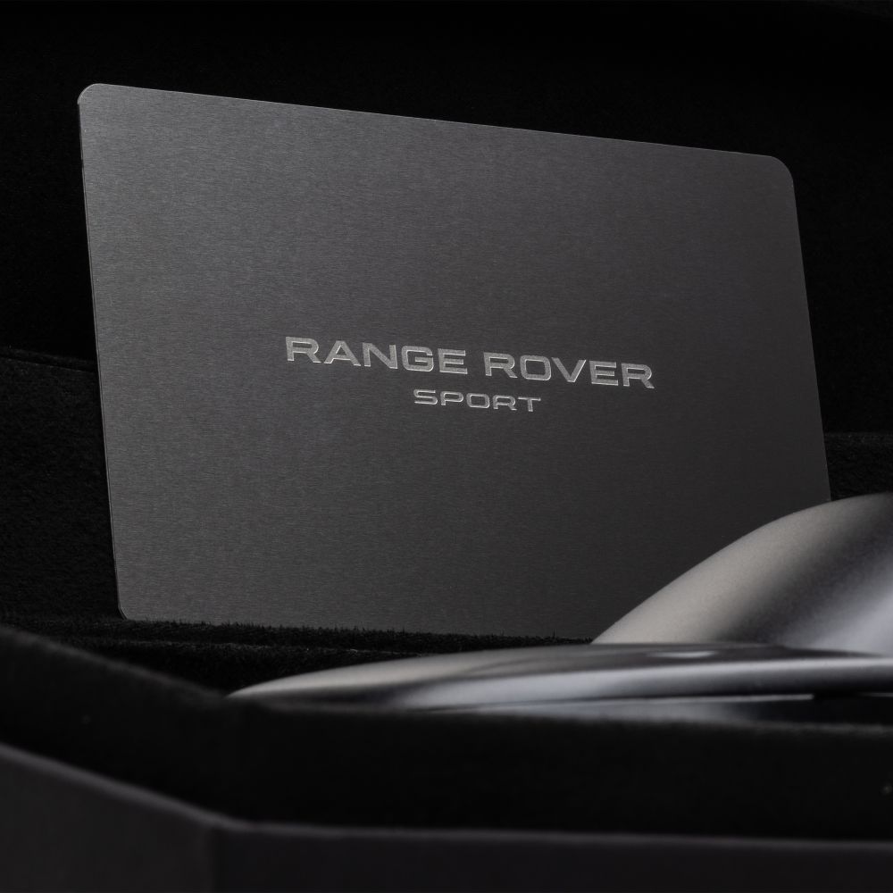 Скульптурна модель автомобіля Range Rover Sport, анодований алюміній, колір Santorini Black (38951)