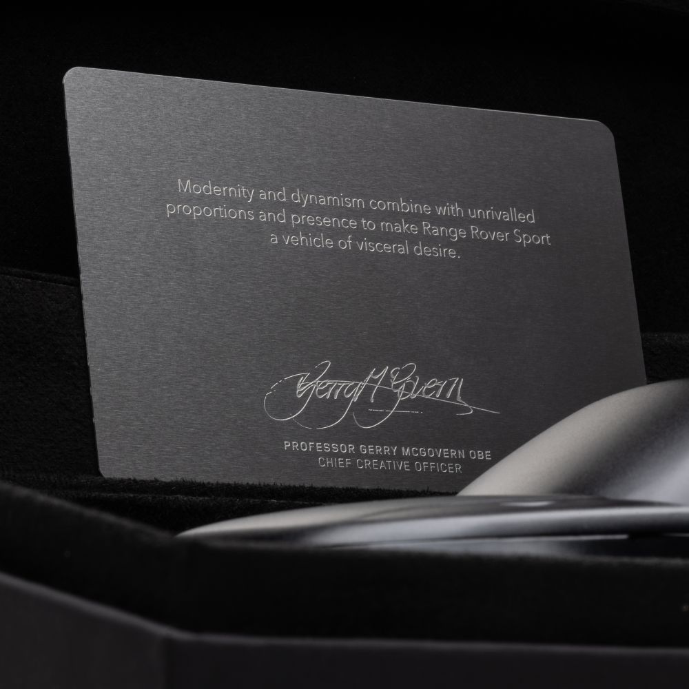 Скульптурна модель автомобіля Range Rover Sport, анодований алюміній, колір Santorini Black (38951)