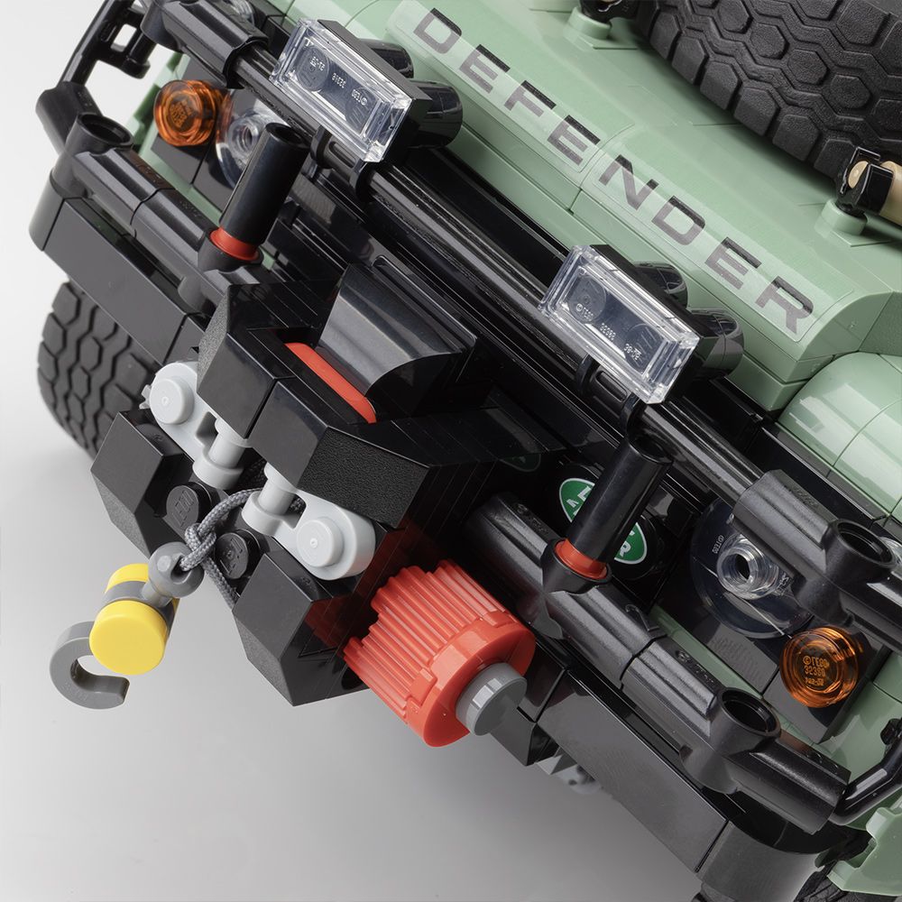 Конструктор LEGO® LAND ROVER CLASSIC DEFENDER 90 (38970)