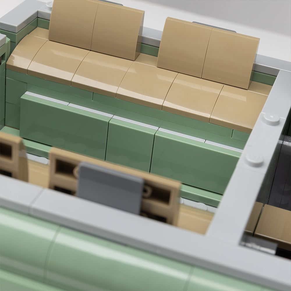 Конструктор LEGO® LAND ROVER CLASSIC DEFENDER 90 (38970)