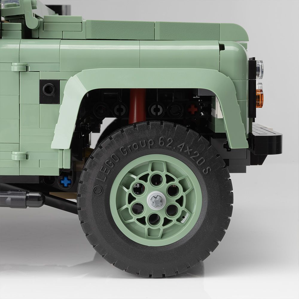 Конструктор LEGO® LAND ROVER CLASSIC DEFENDER 90 (38970)