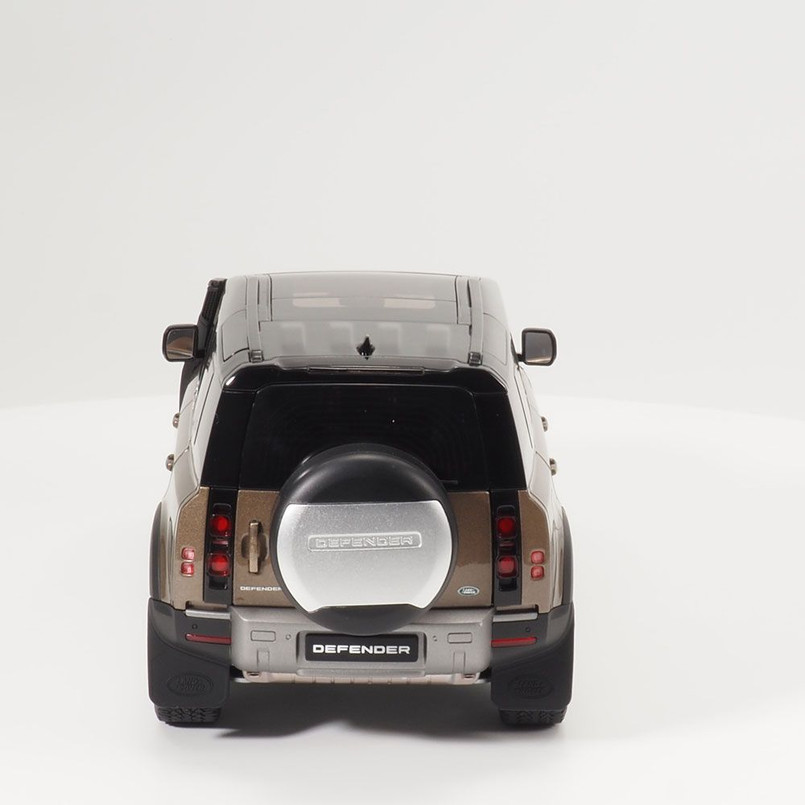 Модель автомобіля Land Rover Defender 110, масштаб 1:18, колір Gondwana Stone (43841)