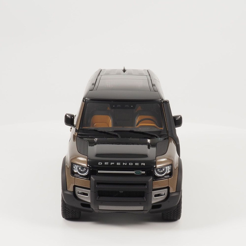 Модель автомобіля Land Rover Defender 110, масштаб 1:18, колір Gondwana Stone (43841)
