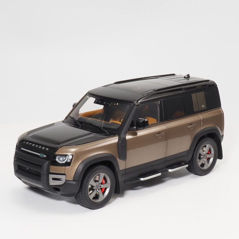 Модель автомобіля Land Rover Defender 110, масштаб 1:18, колір Gondwana Stone (43841)