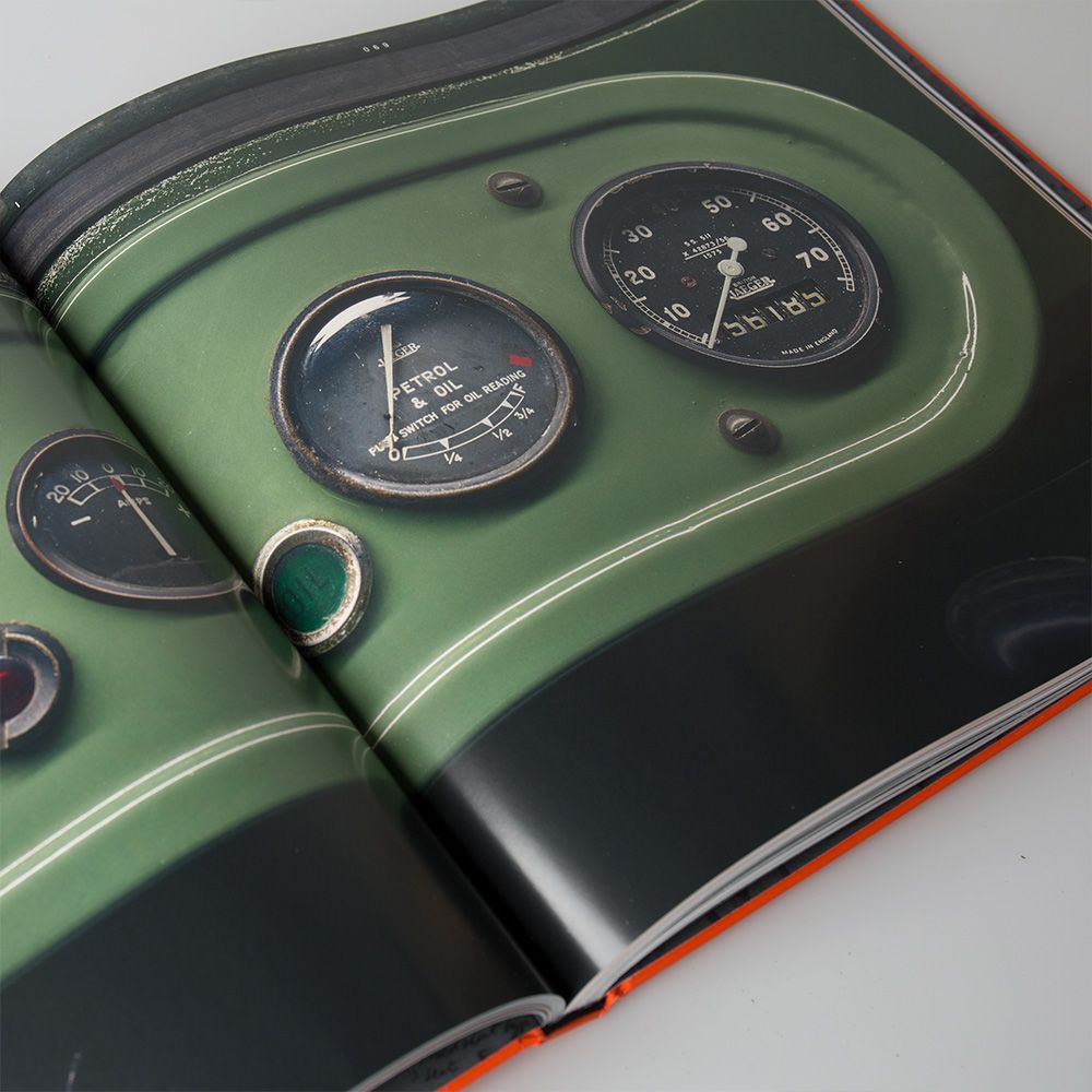 Книга Land Rover Defender Icon, про історію моделі (40992)