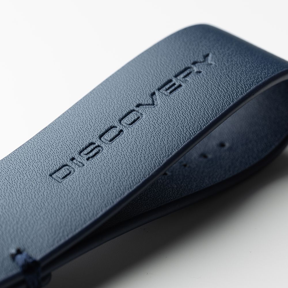 Синій шкіряний брелок із тисненим написом Discovery (38985)